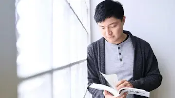 「神預言」在家進修 知識衛星游弘宇搶進線上課程 營收破億華麗翻身